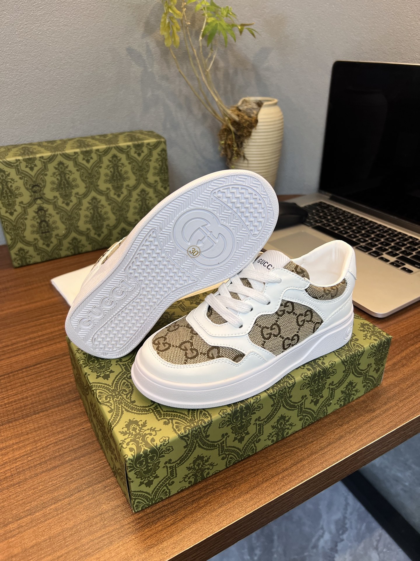 Children's shoes child